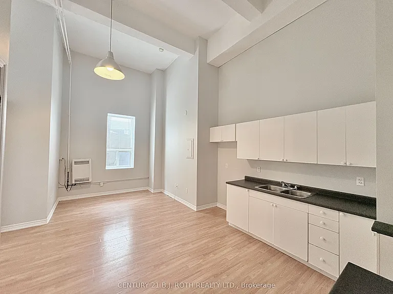 19 Dunlop St W #205 — Photo 6