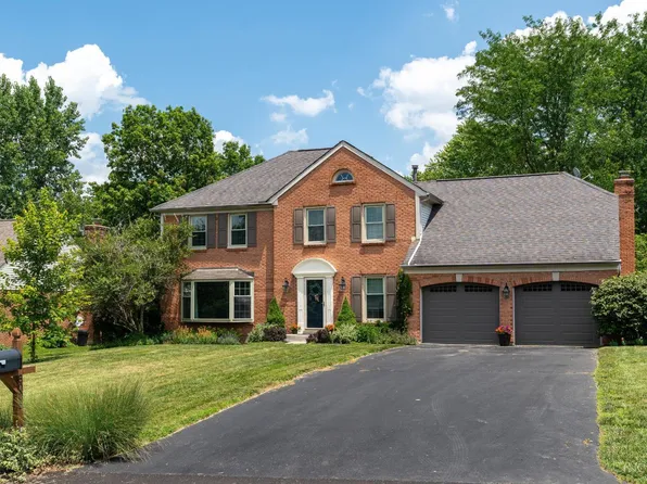 8006 Hunters Ridge Dr, West Chester, OH 45069