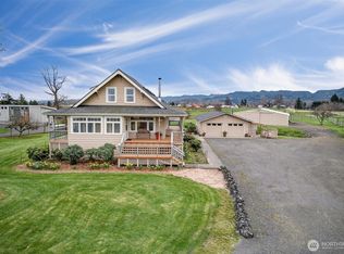 211 S Welcome Slough Road, Cathlamet, WA 98612
