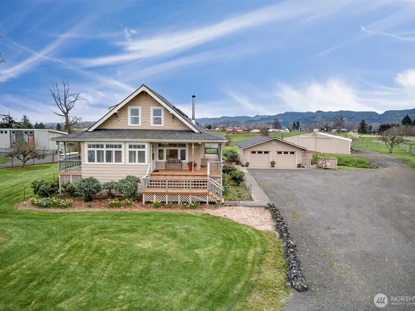 211 S Welcome Slough Road, Cathlamet, WA 98612
