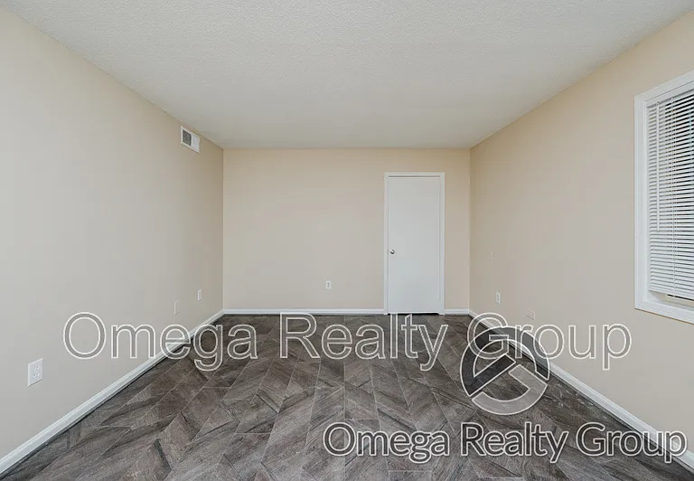 Camelot Apartments — Photo 75