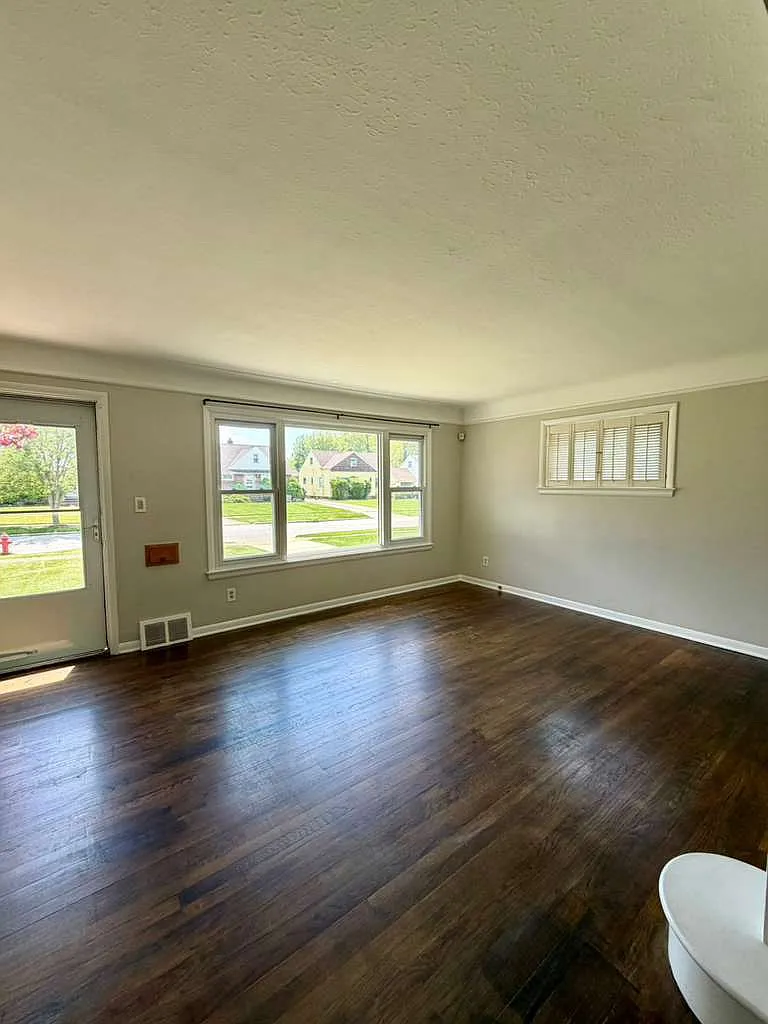 Building Photo - 26401 Briardale Ave