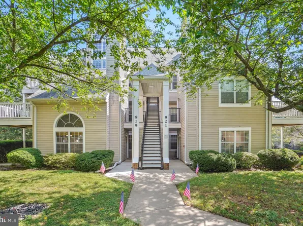 919 Hillside Lake Ter APT 310, Gaithersburg, MD 20878