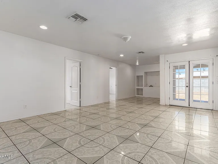 5930 W Whitton Ave — Photo 4