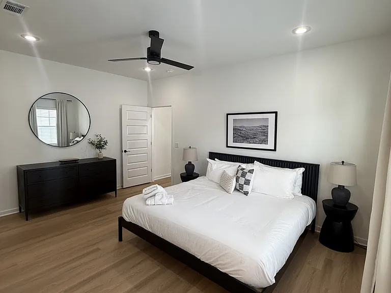 1332 Van Buren Ave — Photo 6