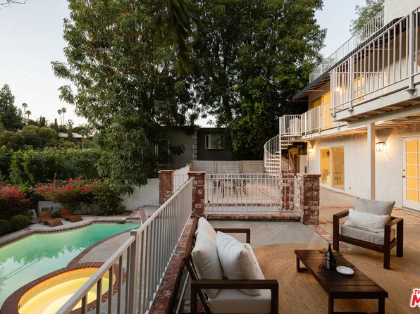 5215 Baza Ave, Woodland Hills, CA 91364