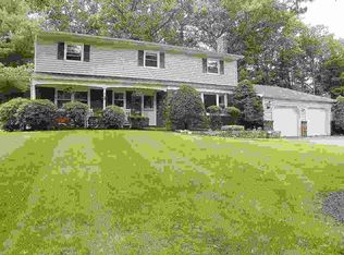 18 Pebble Beach Dr, Clifton Park, NY 12065