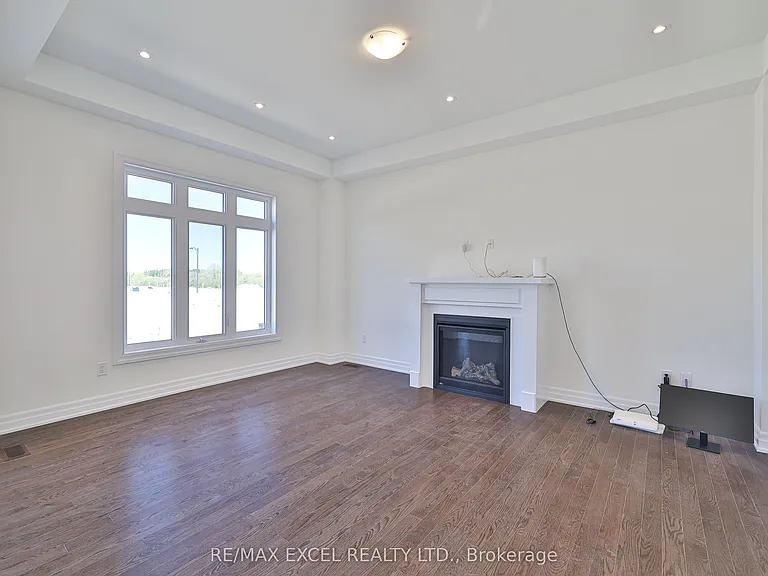 24 Sunny Acre Cres — Photo 7