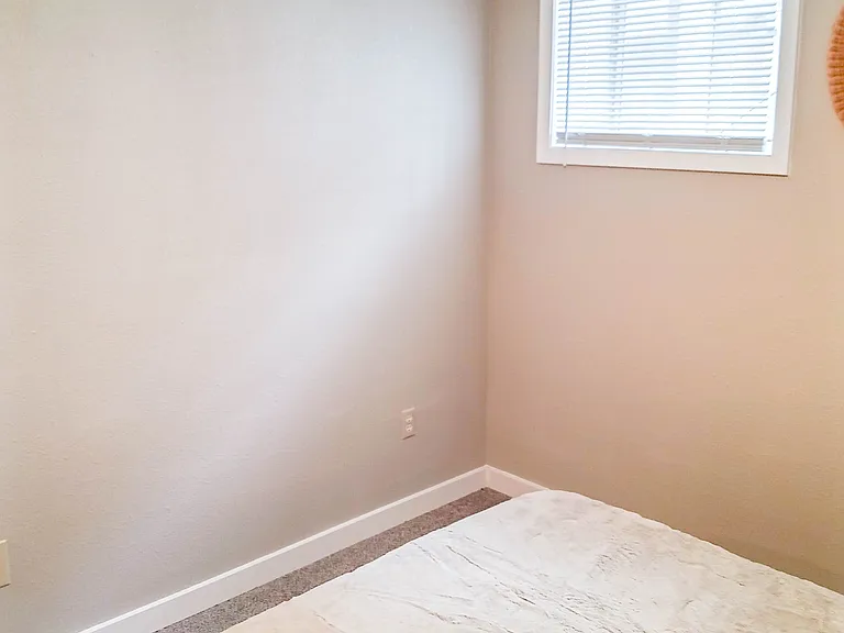 29 Burlington Ave — Photo 22