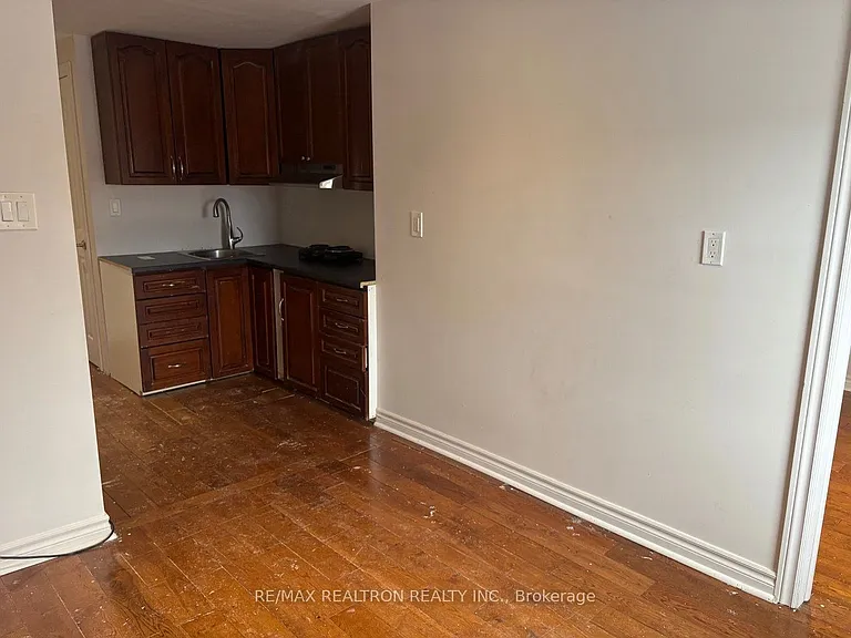 15403 Yonge St #A — Photo 2