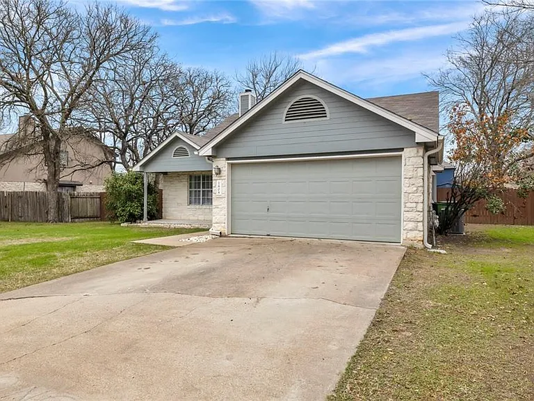 1808 Sylvia Ln — Photo 1