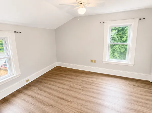 3 Grace Ct, Bangor, ME 04401
