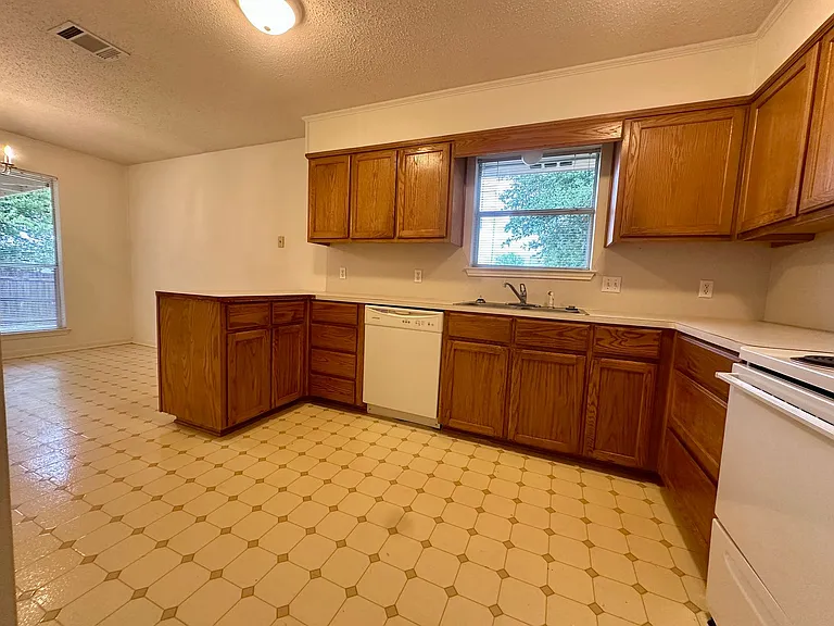 638 Park Place Dr — Photo 8