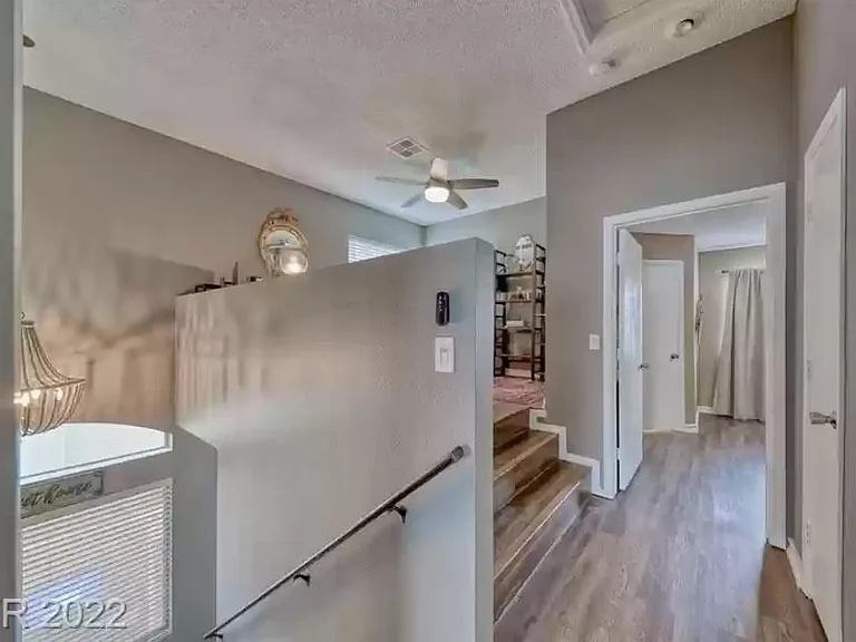 533 Meadbury Dr — Photo 19