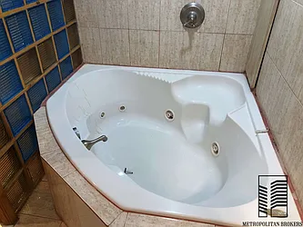 Rented by Metropolitan Brokers Inc.