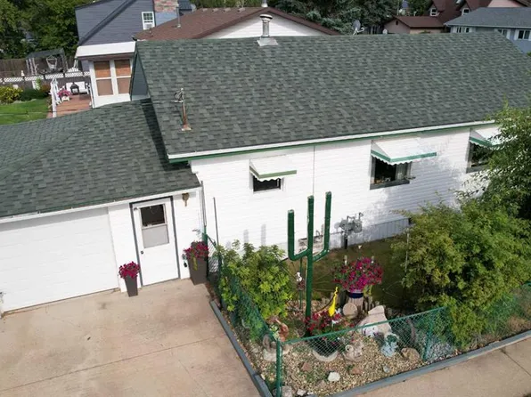 220 S 6th Ave W, Hanna, AB T0J 1P0