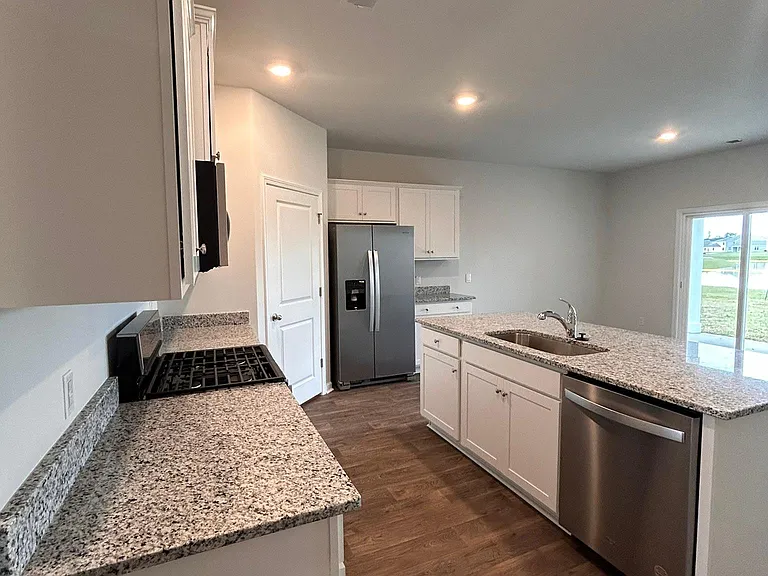 477 Lake Ridge Blvd — Photo 7