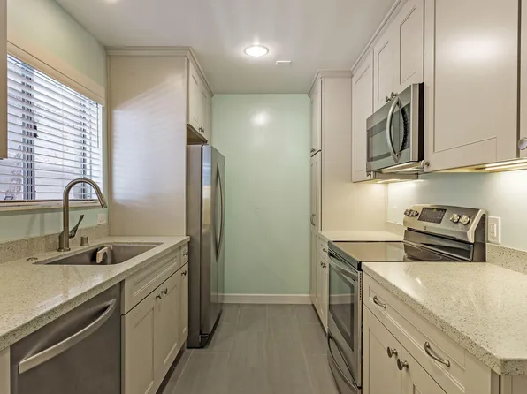 675 Sharon Park Dr APT 223, Menlo Park, CA 94025