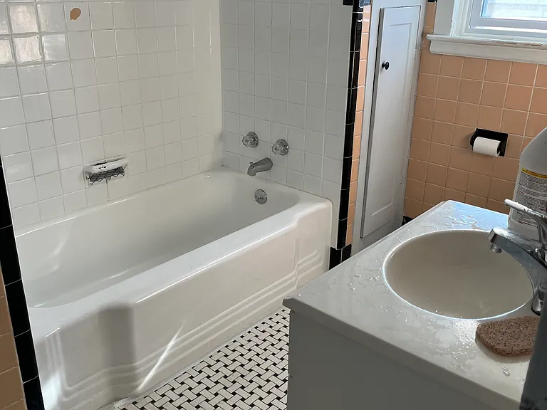 315 23rd St #2 — Photo 3