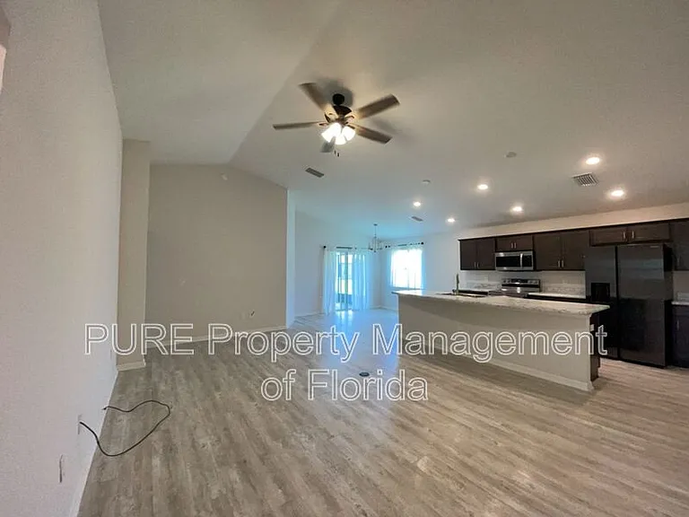 8925 SE 43rd Ave — Photo 8