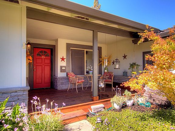 Enjoy the Pleasanton Neighborhood