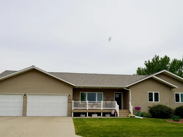 2511 3rd St NE, Jamestown, ND 58401