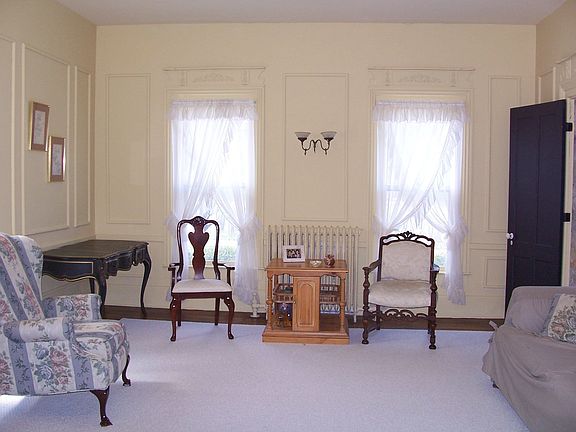 Formal parlor