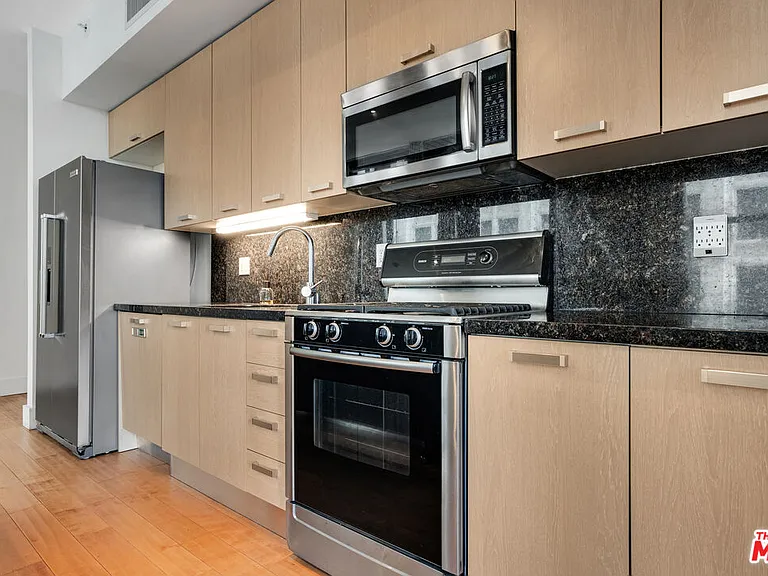 460 S Spring St #512 — Photo 12