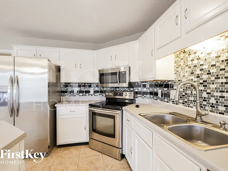 70 Center Oak Dr — Photo 7