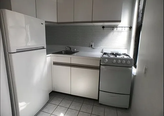 Rented by Waverly Realty Associates | media 16