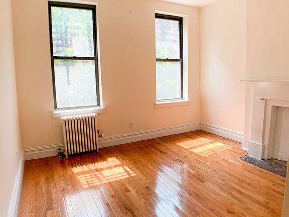 2nd image of 144 W 17th St #4RWW