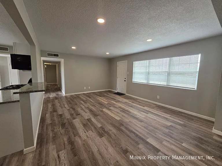 4603 Mercedes Dr — Photo 2