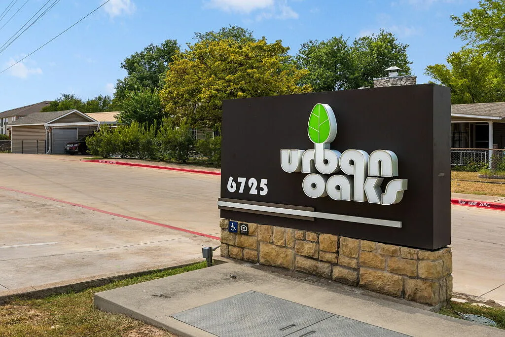 Urban Oaks — Photo 2