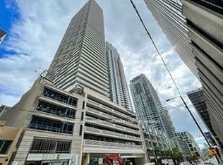 2221 Yonge St #4005, Toronto, ON M4S 0B8