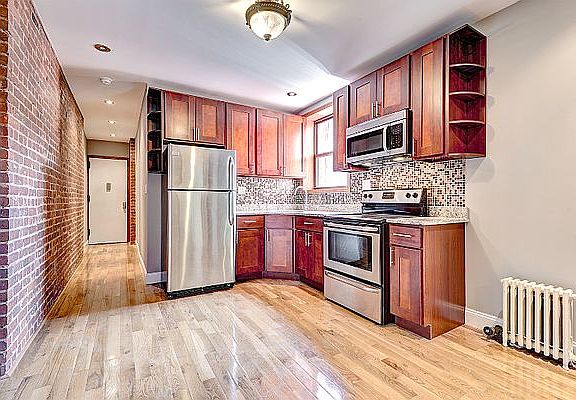 3rd image of 164 Sherman Ave APT 36