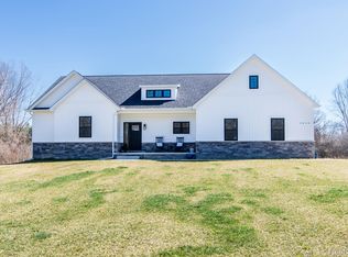 5830 Green Rd, Fenton, MI 48430