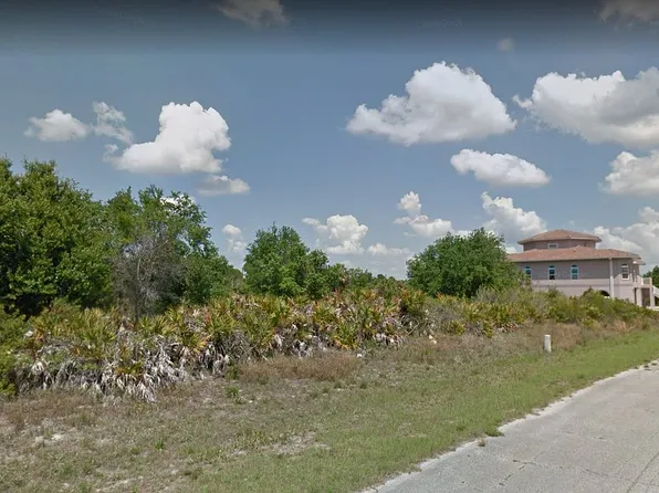 Vineyard Cir, North Port, FL 34288
