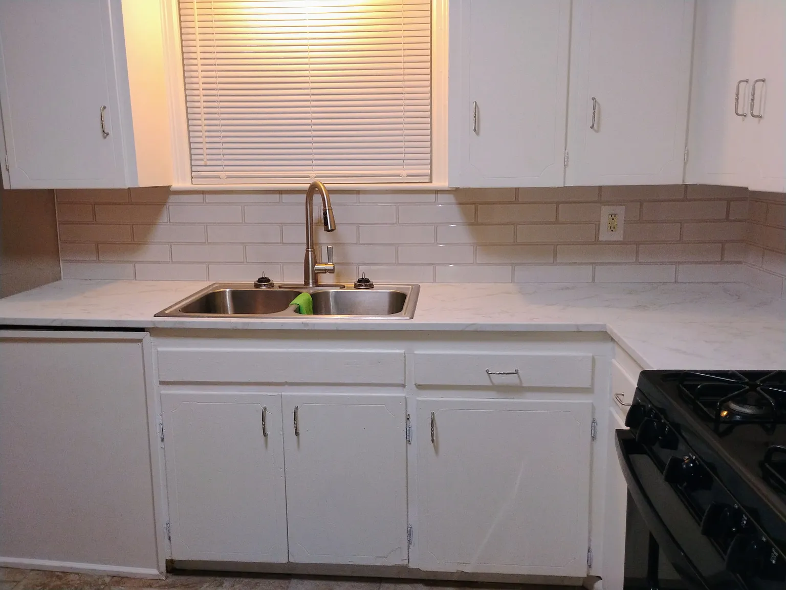3 bed, 888 sqft, $1,200 — Photo 2