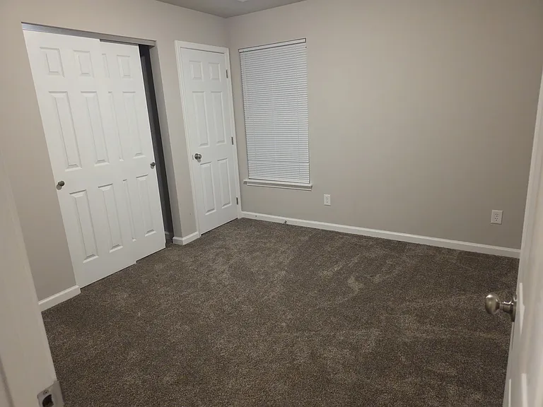 1215 Cliff Dr — Photo 9
