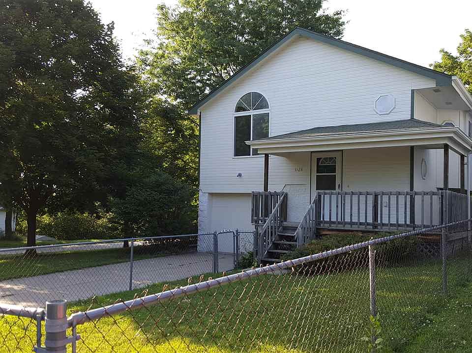 1st image of 1128 A St