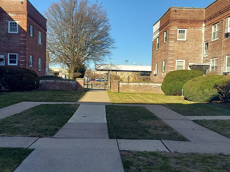 Lincoln Ave — Photo 7