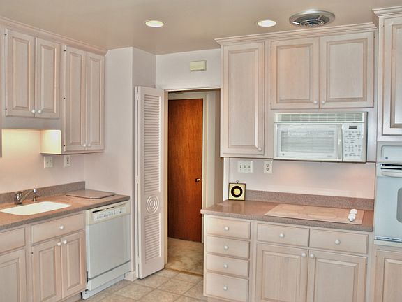 Large, modern kitchen