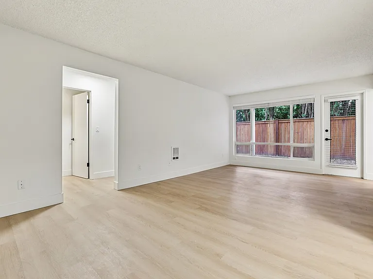 Olympic West Apartments — Photo 12