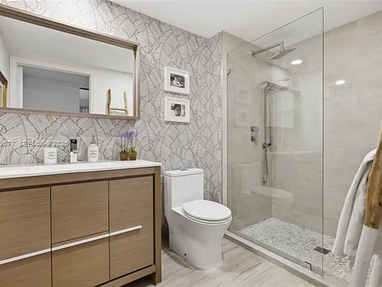 31 SE 5th St #2410 — Photo 36
