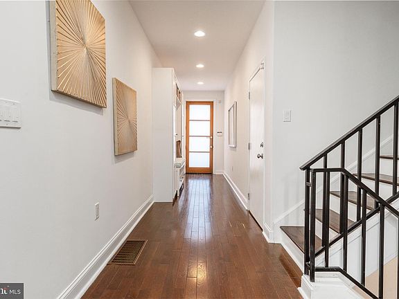 5th image of 752 S Hicks St