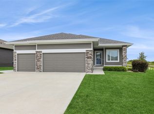 5420 166th Ct, Urbandale, IA 50323