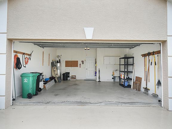 5th image of 825 NW Sorrento Lane