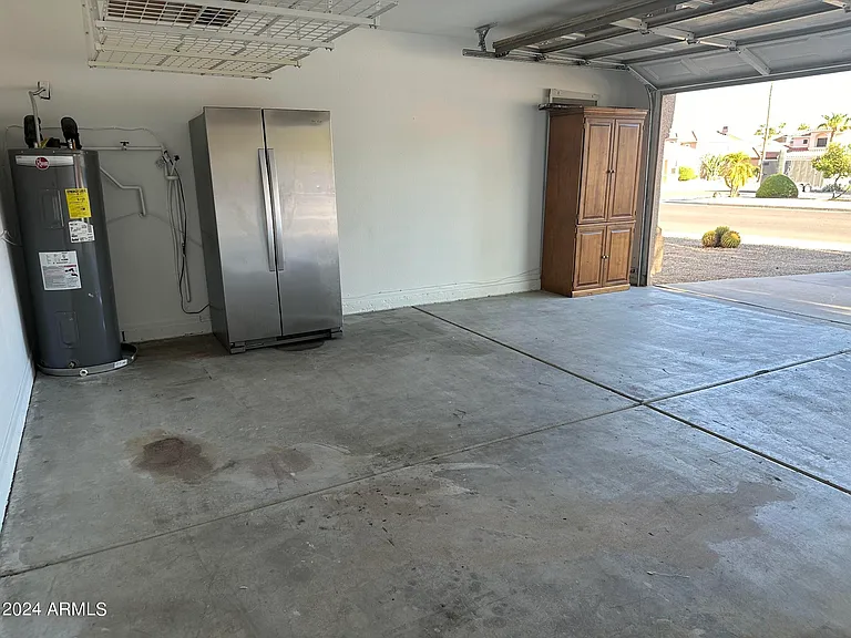 4634 E Grovers Ave — Photo 35