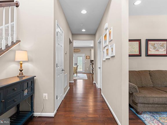 5th image of 410 Saint Martins Choice Ln