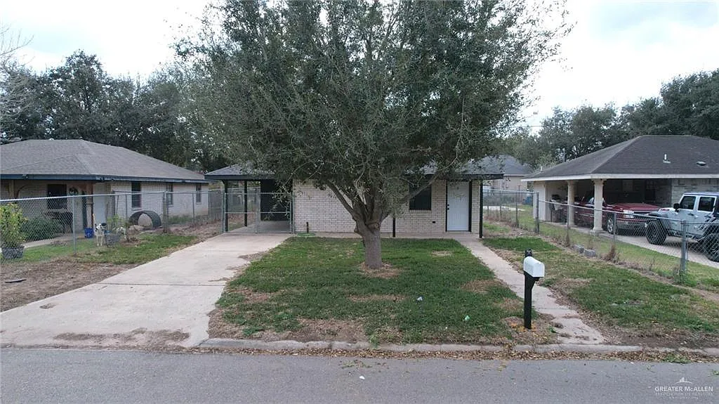 3 bed, 2.0 bath, 925 sqft, $1,200 — Photo 2